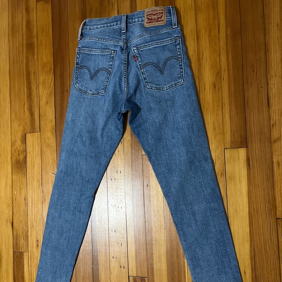 Levi’s - Wedgie Skinny Jeans - Picture 7 of 9